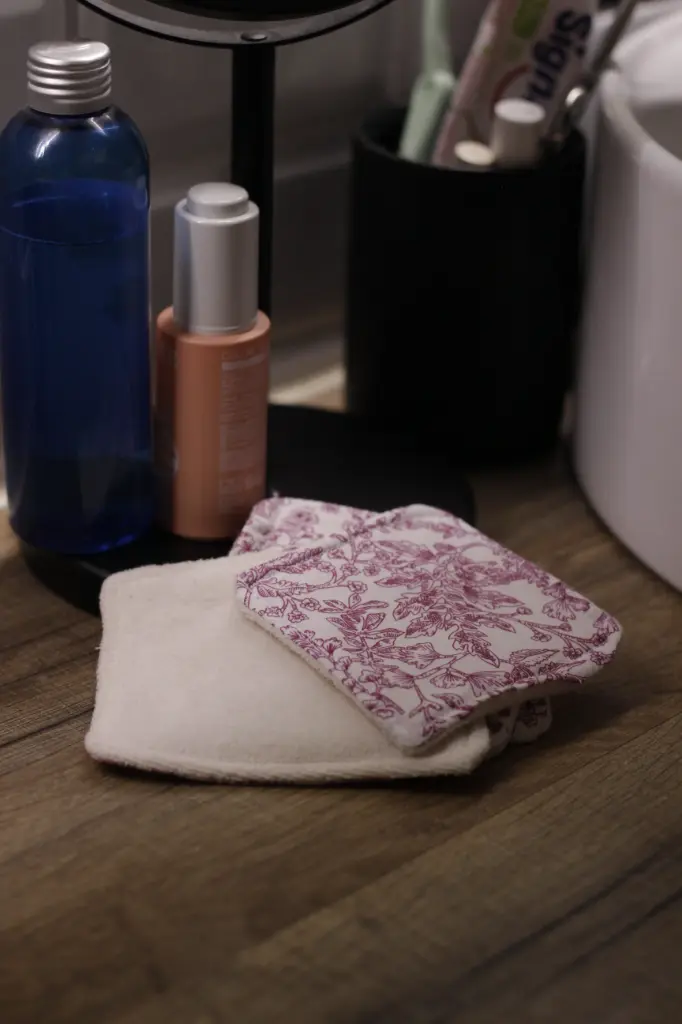 Lingettes démaquillantes roses