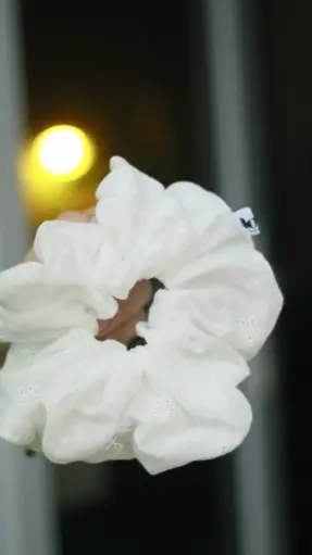 Chouchou broderie anglaise blanc