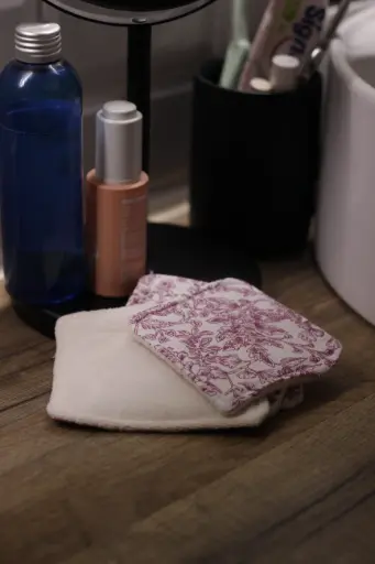 Lingettes démaquillantes roses